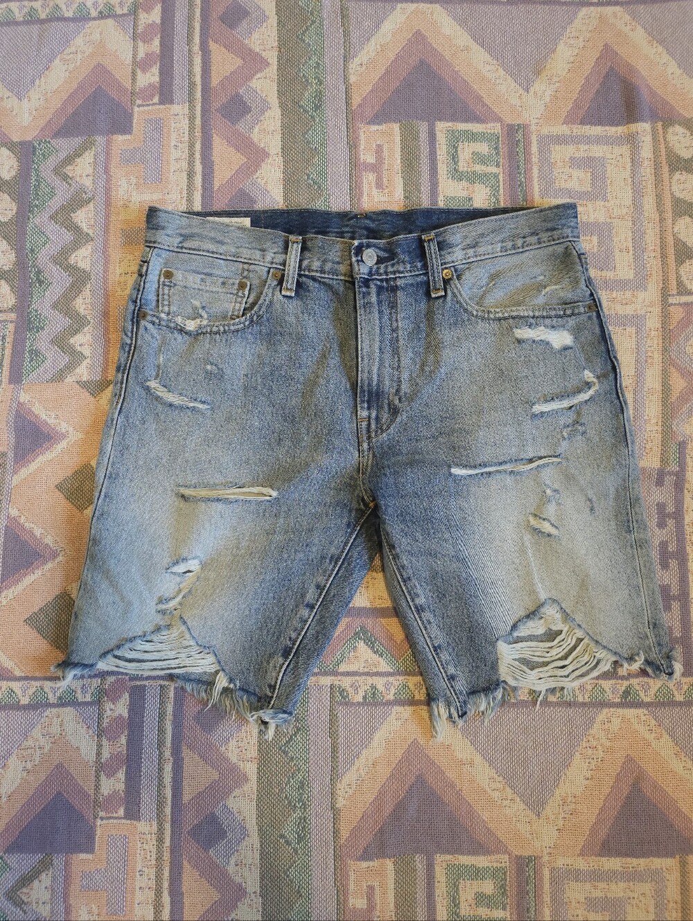 Levis Men Shorts Distressed Size 33